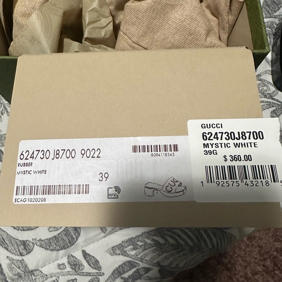 Authentic- Women Gucci Rubber Sandals- worn only once - Picture 3 of 4